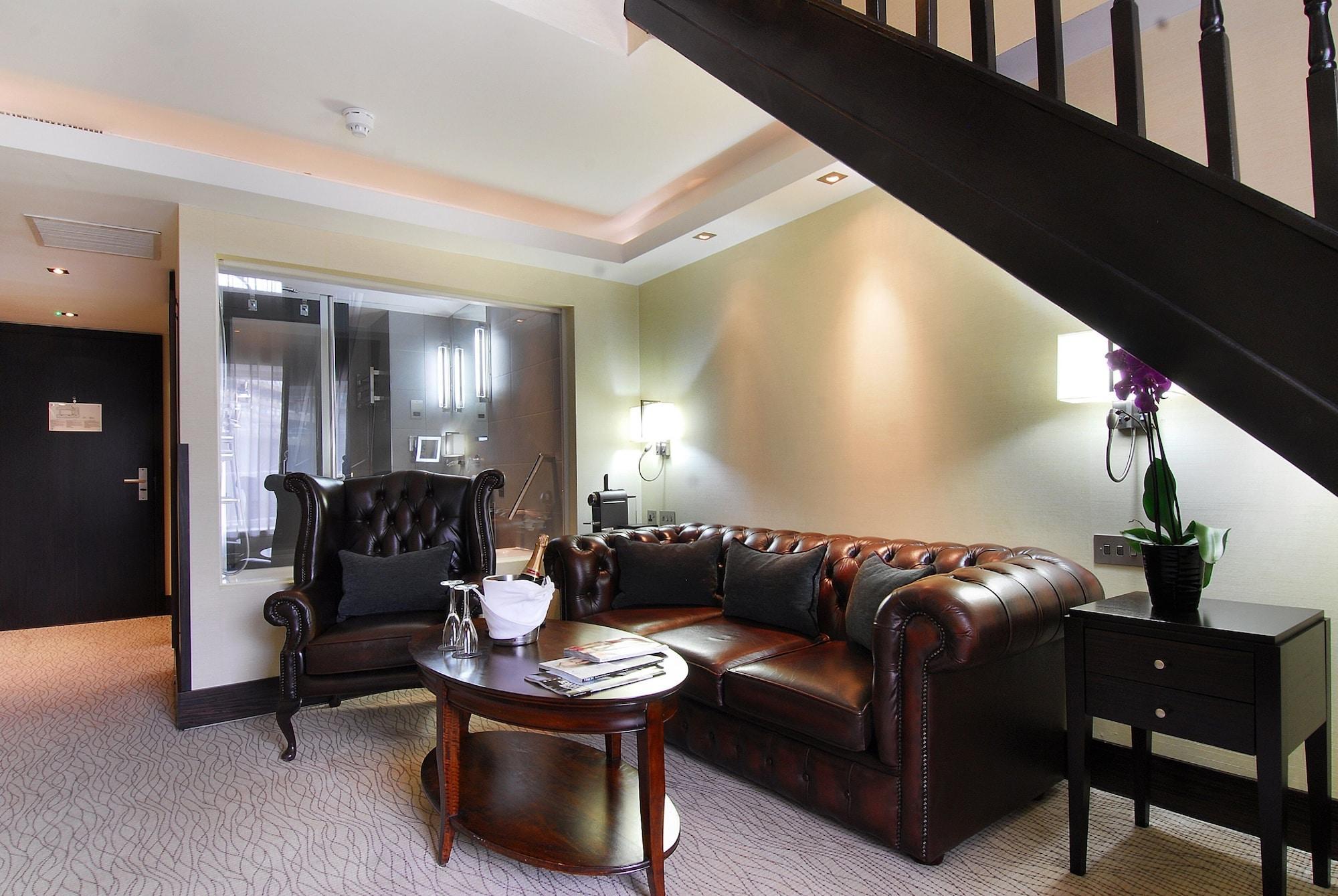 더 몽칼름 앳 브루어리 런던 시티 외부 사진 A living room in a suite at the hotel