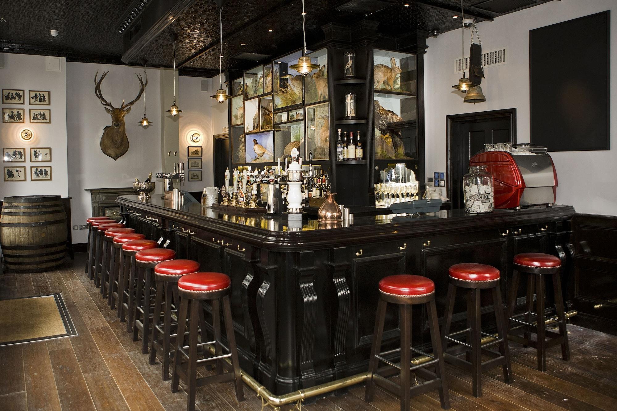 더 몽칼름 앳 브루어리 런던 시티 외부 사진 The bar at the Old Tom & English
