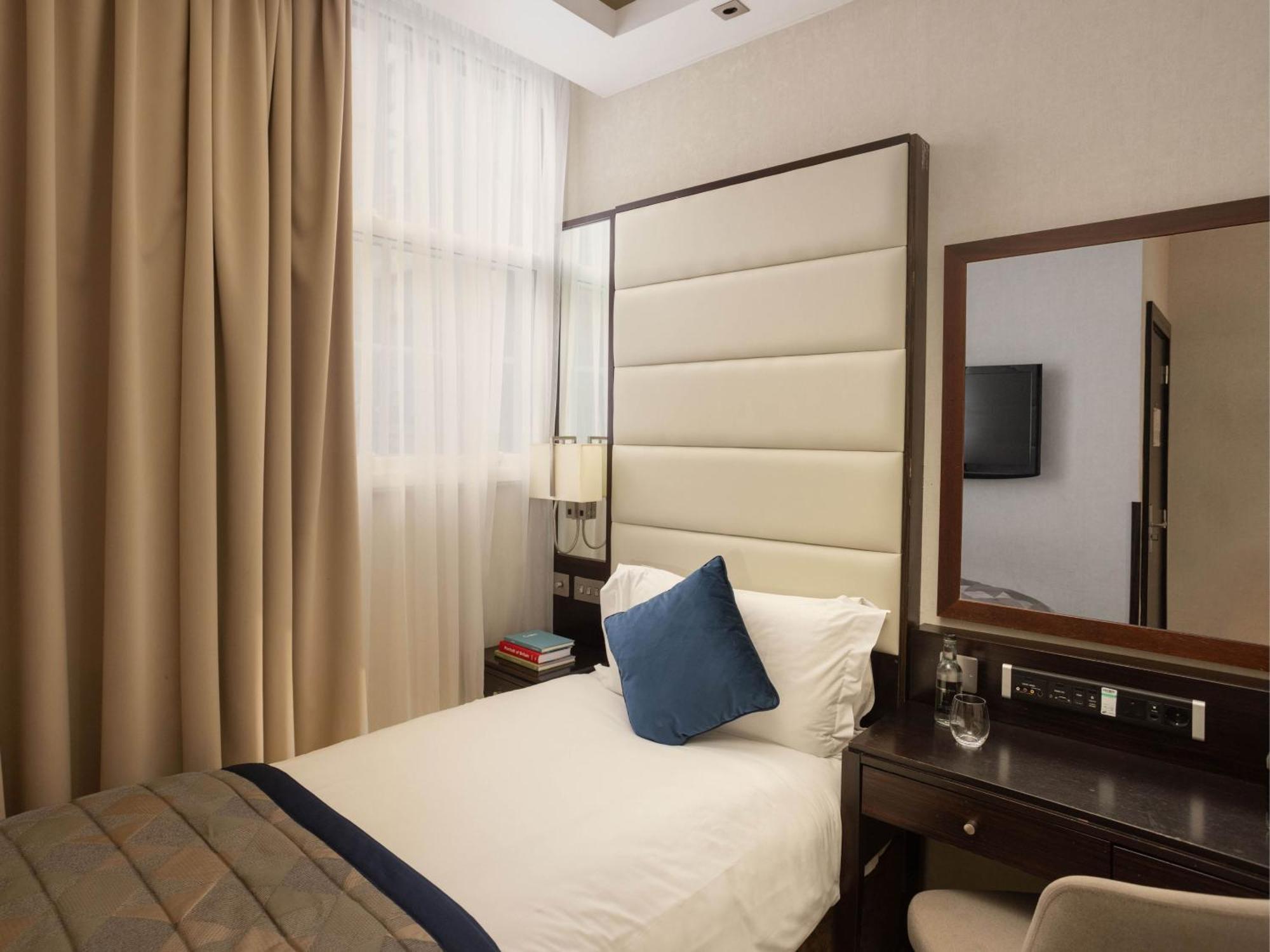 더 몽칼름 앳 브루어리 런던 시티 외부 사진 A bedroom at the hotel